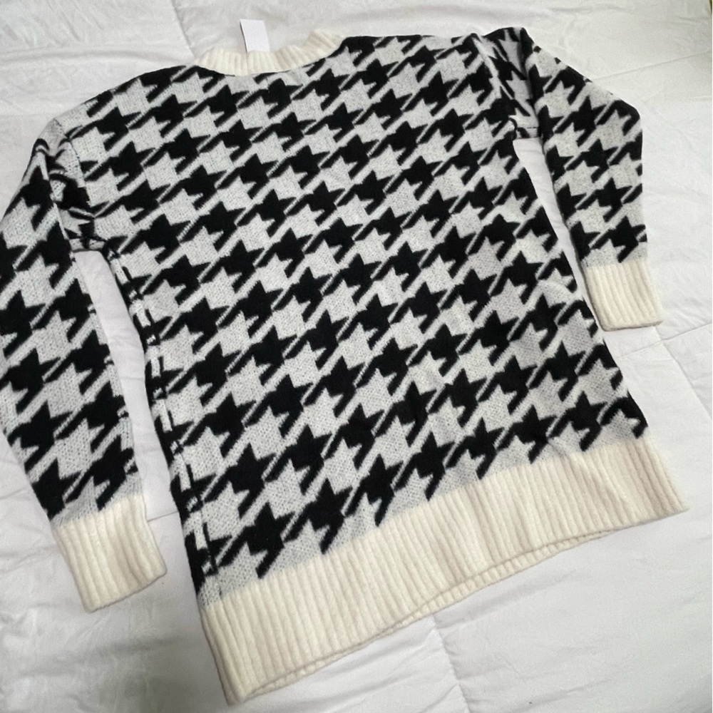 Sweater - Picture 4 of 4